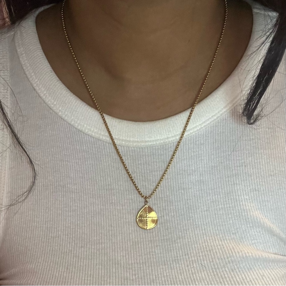 Shield Pendant 🛡️ Box Chain Necklace - Picture 2 of 2